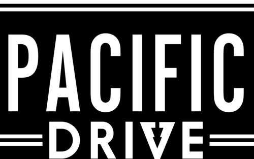 Um carro a percorrer uma paisagem florestal nevoenta e misteriosa, inspirada no jogo... 7680x4800