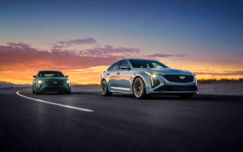 Um elegante e potente sedan Cadillac CT5-V Blackwing, retratado em detalhes impressionantes. 7680x4800