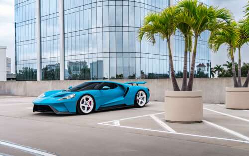 Um supercarro Ford GT elegante e potente, com o seu característico design aerodinâmico... 7680x4800