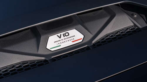 Um elegante supercarro Lamborghini Huracán, fotografado em alta resolução, que realça... 8K