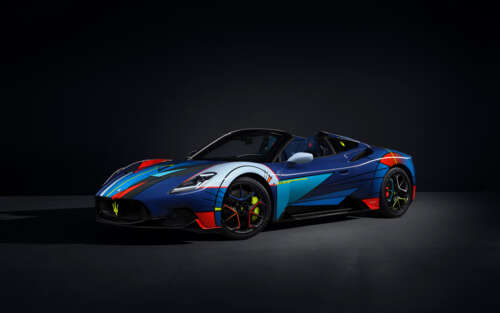 Um supercarro Maserati MC20 de alto desempenho, com um design elegante e aerodinâmico... 7680x4800