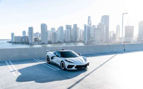 Um desportivo Chevrolet Corvette C8 de alto desempenho, com um design aerodinâmico... 7680x4800