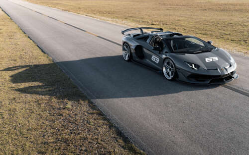 Uma imagem em alta resolução de um Lamborghini Huracan, um supercarro que destaca... 7680x4800