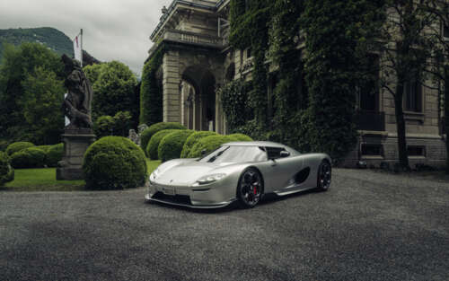 Uma visão detalhada e elegante do hipercarro Koenigsegg CC850, que realça a sua carroçaria... 7680x4800