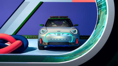 Uma fotografia em alta resolução de um veículo elétrico MINI Aceman, que destaca... 8K