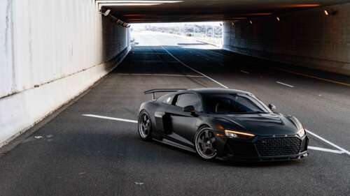 Uma imagem em close de um elegante e moderno carro de luxo da Audi, com uma carroçaria... 8K