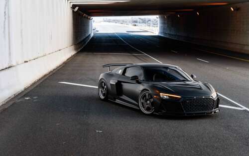 Uma imagem em close de um elegante e moderno carro de luxo da Audi, com uma carroçaria... 7680x4800