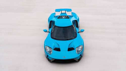 Um supercarro Ford GT elegante e potente, com um design aerodinâmico e um acabamento... 8K
