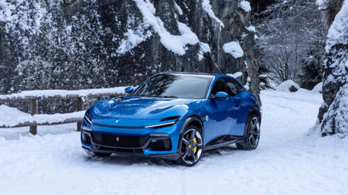 Um elegante e vibrante Ferrari Purosangue azul, um luxuoso super SUV. 8K