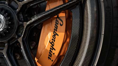 Uma fotografia de alta resolução de um Lamborghini Aventador SVJ, destacando os seus... 8K