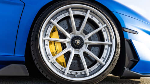 Um supercarro Lamborghini Aventador SVJ de alto desempenho, com linhas elegantes... 8K