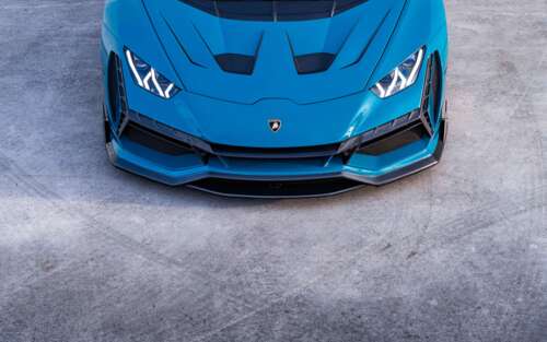 Um supercarro Lamborghini Huracan Evo de alto desempenho, que exibe o seu design... 7680x4800