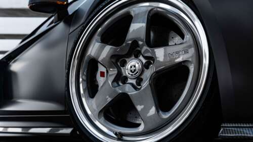 Uma fotografia profissional, em close-up, de um elegante Audi, um carro de luxo,... 8K