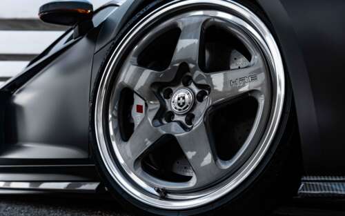 Uma fotografia profissional, em close-up, de um elegante Audi, um carro de luxo,... 7680x4800