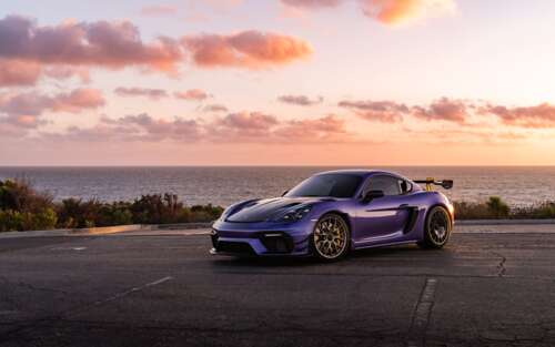 Um elegante e potente carro esportivo Porsche GT3 RS, com uma carroceria aerodinâmica... 7680x4800