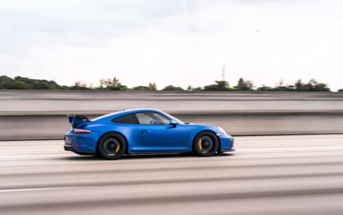 Um carro esportivo Porsche GT3 RS de alto desempenho, com um design aerodinâmico... 7680x4800