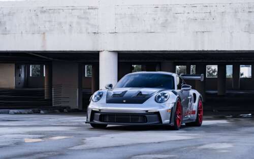 Um Porsche GT3 RS elegante e potente, que exibe as suas linhas aerodinâmicas e o... 7680x4800