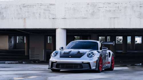 Um Porsche GT3 RS elegante e potente, que exibe as suas linhas aerodinâmicas e o... 8K