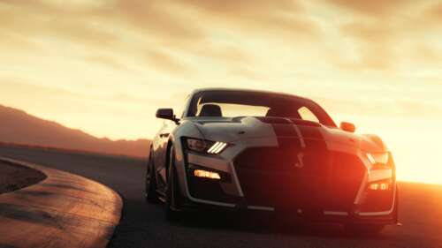 Um elegante Ford Mustang Shelby GT500 prateado, um carro esportivo potente, estava... 8K