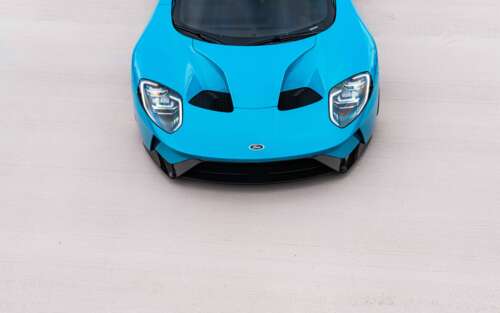 Um supercarro Ford GT de alto desempenho, com sua carroceria aerodinâmica e design... 7680x4800