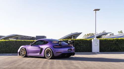 Um Porsche GT3 RS, um carro desportivo de alto desempenho, com um design aerodinâmico... 8K