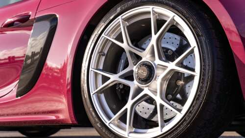 Um elegante e potente carro desportivo Porsche, capturado numa imagem deslumbrante... 8K