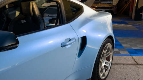 Uma imagem detalhada de um Ford Mustang GTD, destacando o seu design aerodinâmico... 8K