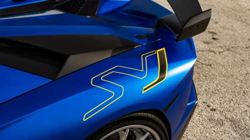Um Lamborghini Aventador SVJ elegante e potente, com o seu característico design... 8K