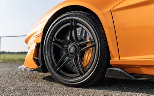 Um supercarro Lamborghini Aventador SVJ de alto desempenho, com a sua icónica carroçaria... 7680x4800