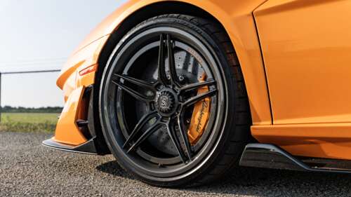 Um supercarro Lamborghini Aventador SVJ de alto desempenho, com a sua icónica carroçaria... 8K