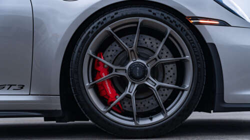 Um carro esportivo Porsche GT3 RS de alto desempenho, com carroceria aerodinâmica... 8K