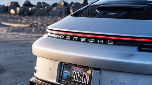 Um carro esportivo Porsche GT3 RS de alto desempenho, com um design aerodinâmico... 8K