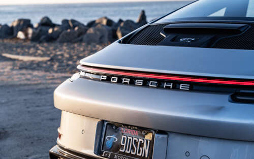 Um carro esportivo Porsche GT3 RS de alto desempenho, com um design aerodinâmico... 7680x4800