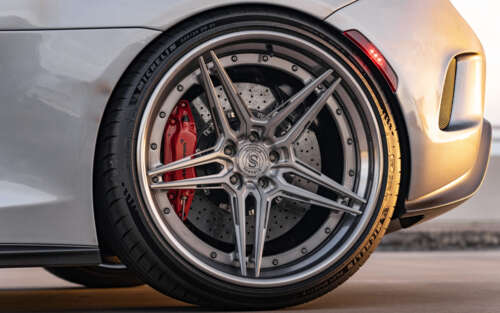 Um supercarro McLaren de alto desempenho, com linhas aerodinâmicas elegantes e um... 7680x4800