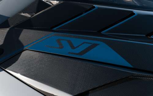 Um supercarro Lamborghini de alto desempenho, com uma carroçaria aerodinâmica e elegante... 7680x4800