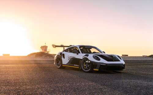 Um carro esportivo Porsche GT3 RS de alto desempenho, com uma carroceria aerodinâmica... 7680x4800