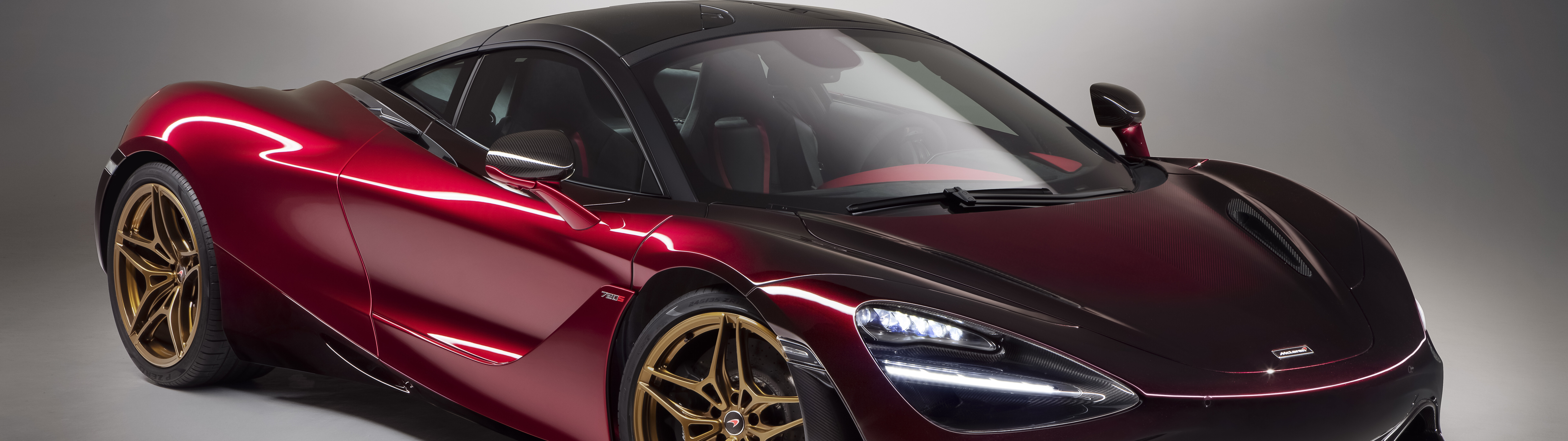 Uma vista deslumbrante do McLaren 720S Velocity by MSO, que realça a sua elegante carroçaria aerodinâmica e o design sofisticado de um supercarro.
