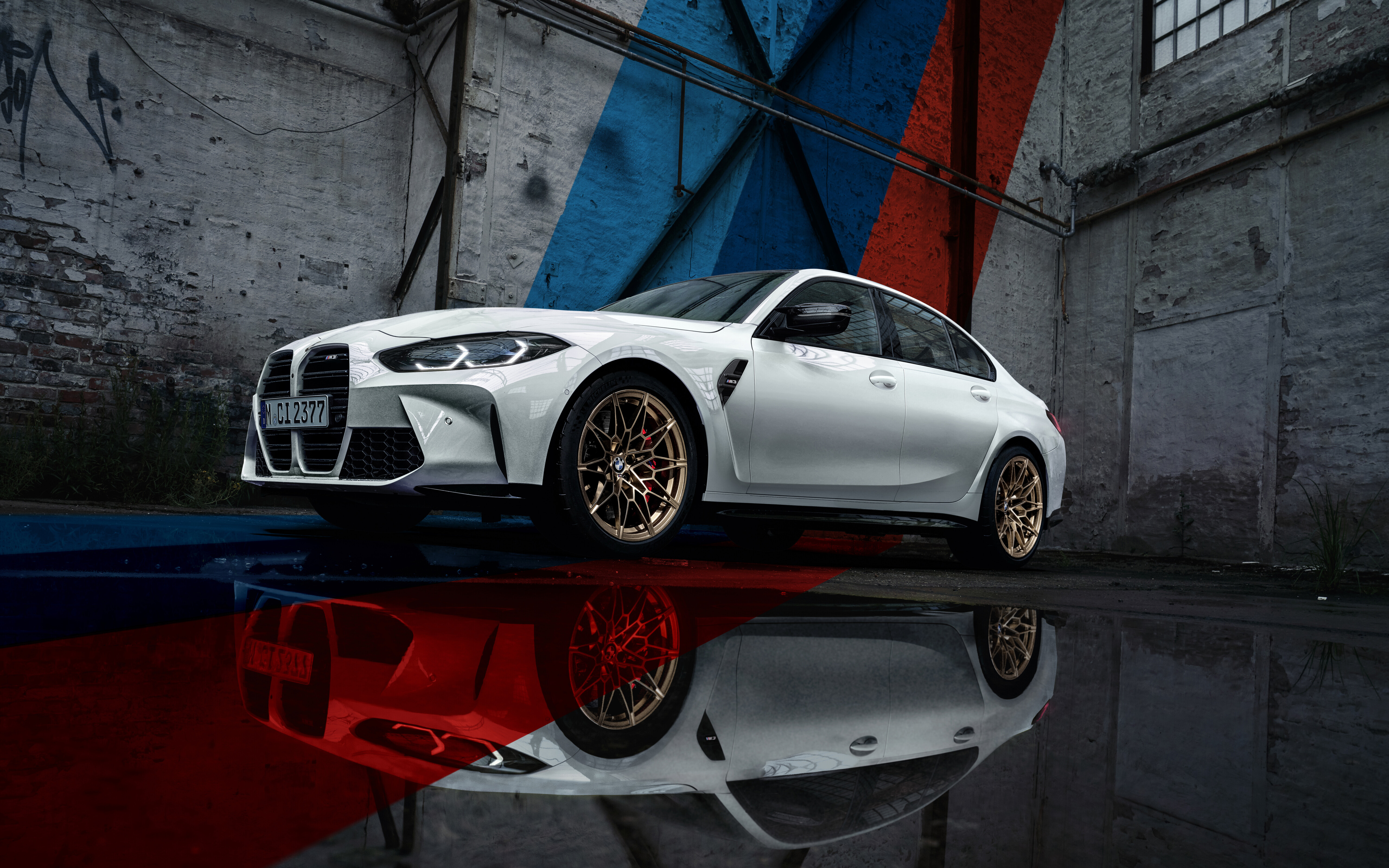 Um elegante e potente BMW M3, um carro desportivo de luxo.