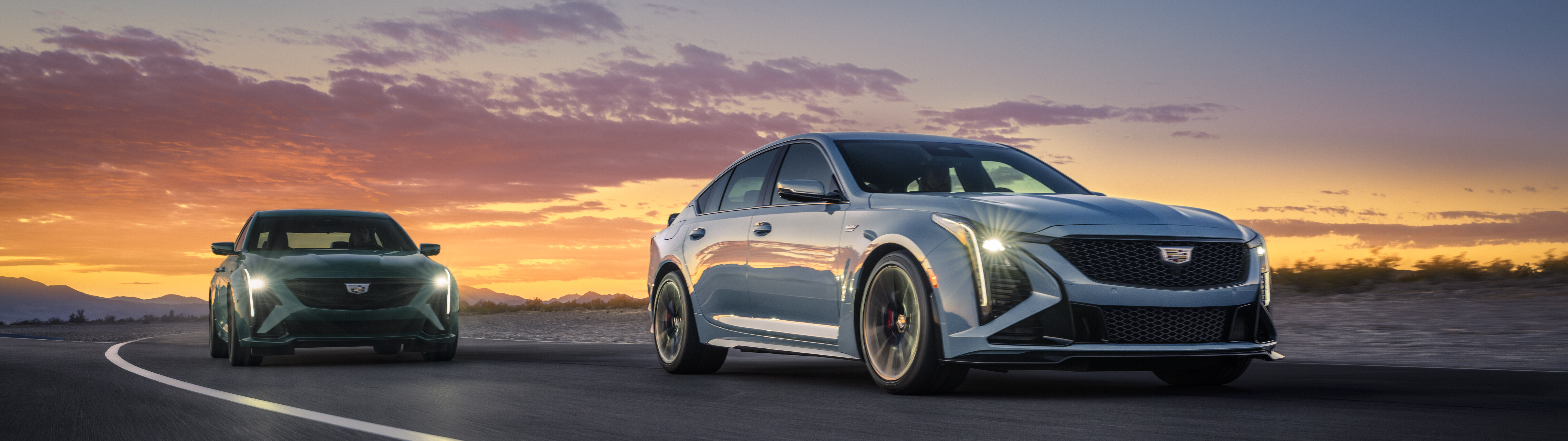 Um elegante e potente sedan Cadillac CT5-V Blackwing, retratado em detalhes impressionantes.