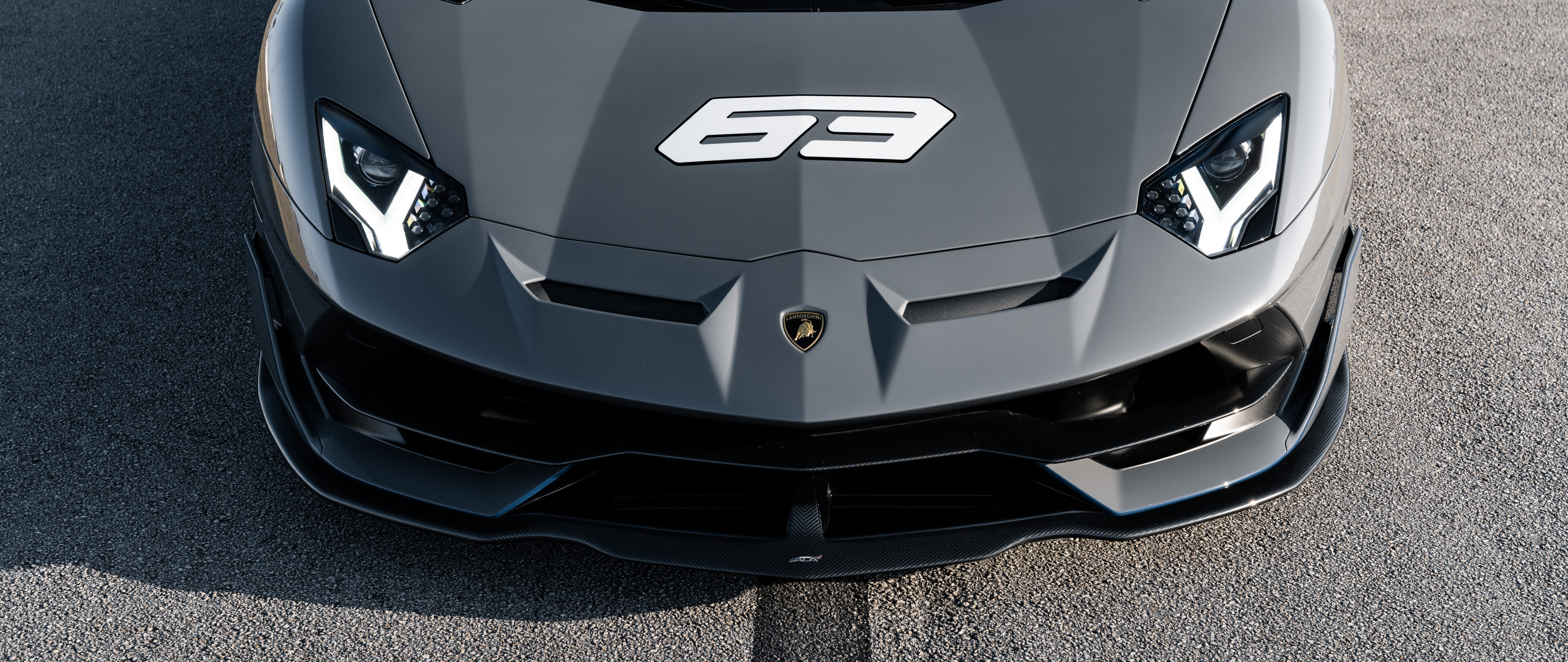 Uma imagem em close de um elegante e potente supercarro Lamborghini Huracan.