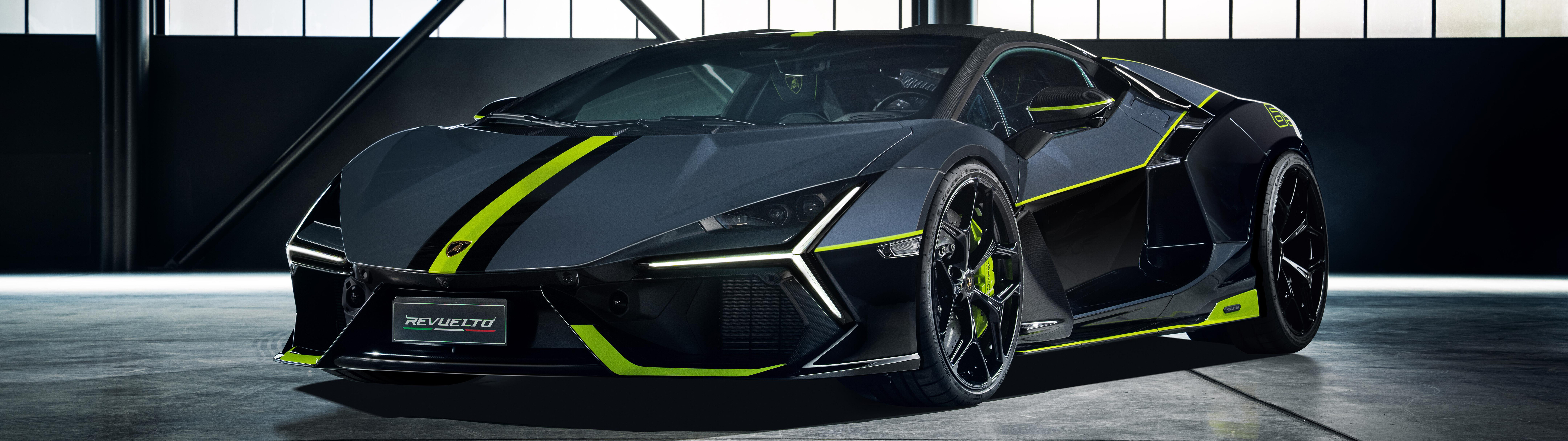 Um veículo conceito elegante, totalmente preto, que combina o design aerodinâmico de uma Ducati Panigale V4 com a silhueta agressiva de um supercarro Lamborghini.